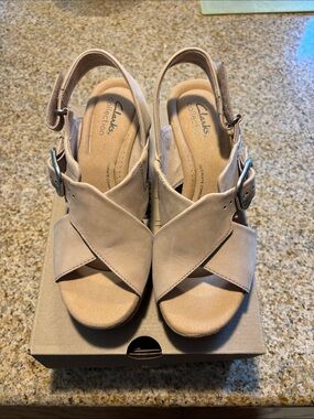 Clarks Women's Sand Crisscross Slingback Sandals